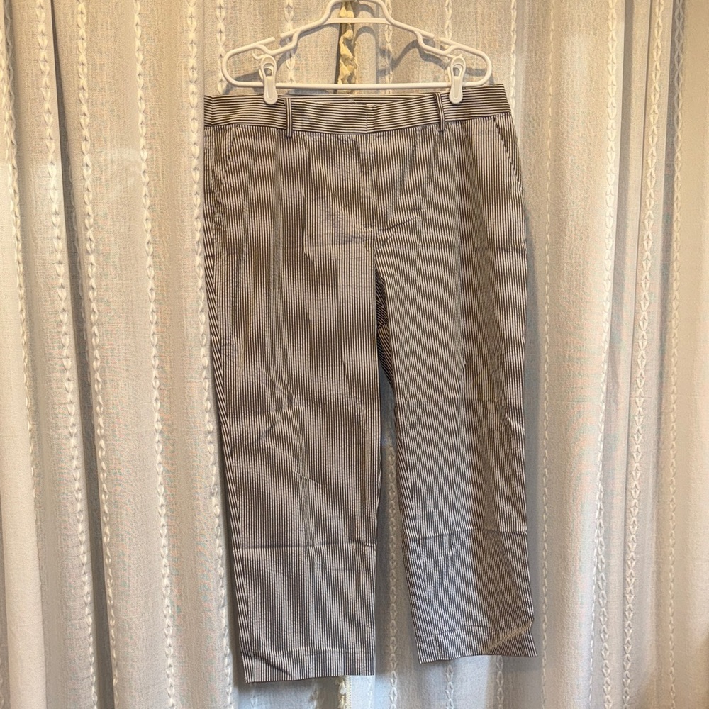 LOFT Women's Grey and White Striped Seersucker Pant